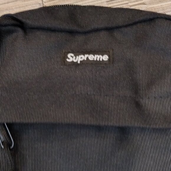Supreme Logo Strap Black Shoulder Bag SS18 NWT - Picture 4 of 9